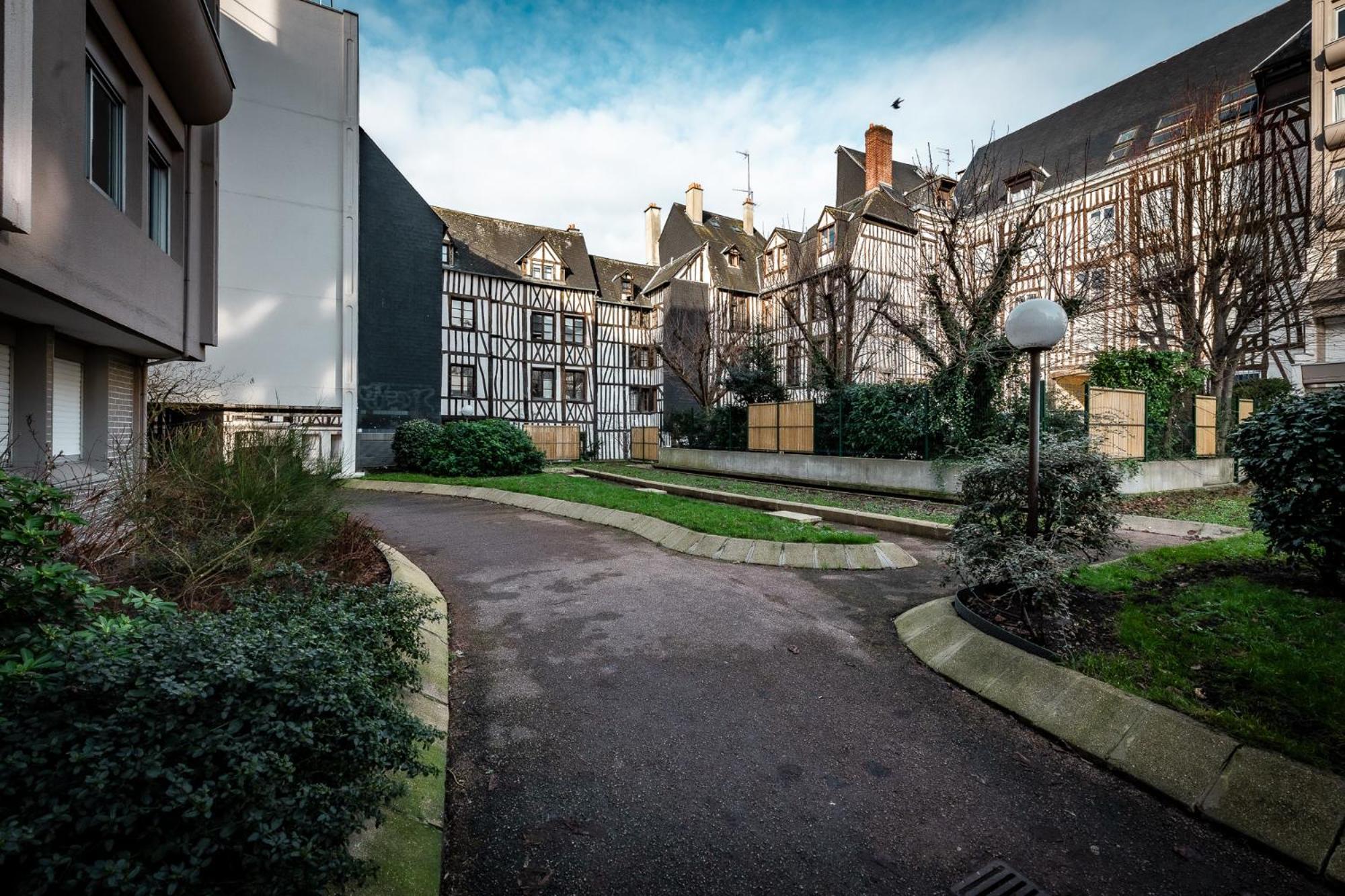 Aux Jardins De L'Hotel De Ville - Appartement Hypercentre Avec Parking Prive Rouen Eksteriør bilde
